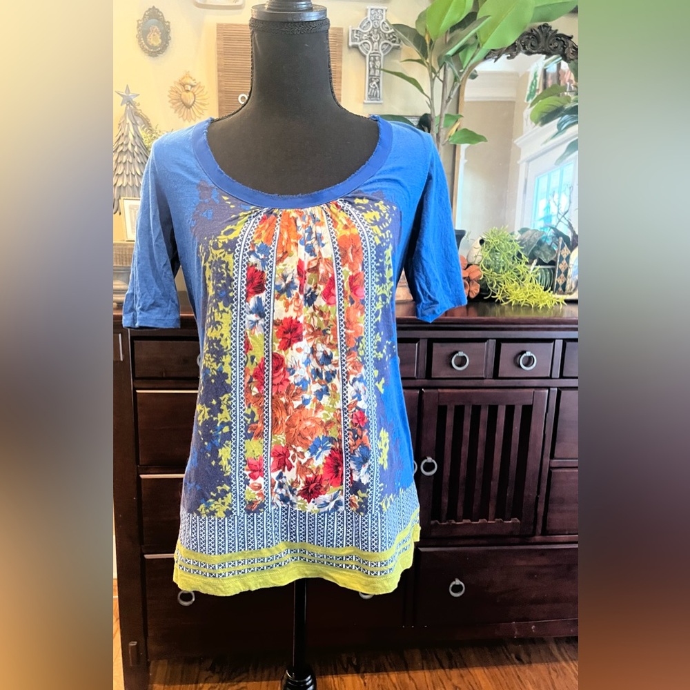 Anthropologie Akemi + Kin Vibrant Floral Short Sleeve Top in Blue